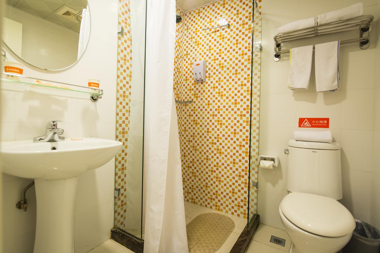 Home Inn Shanghai Century Park Экстерьер фото