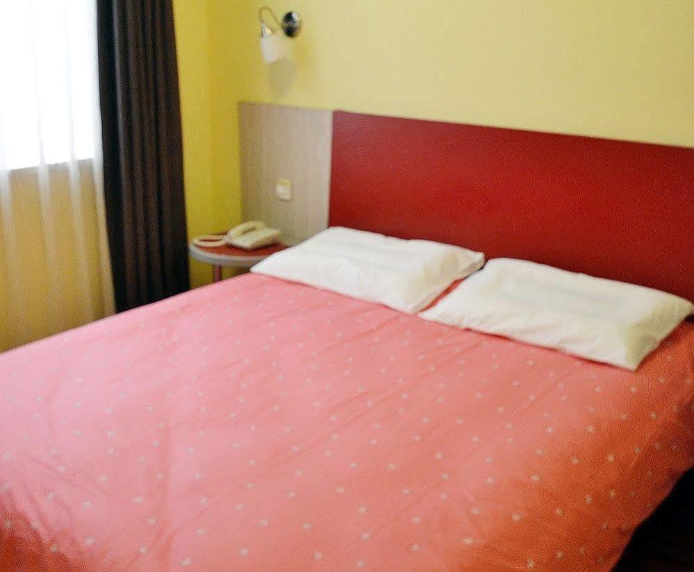 Home Inn Shanghai Century Park Экстерьер фото
