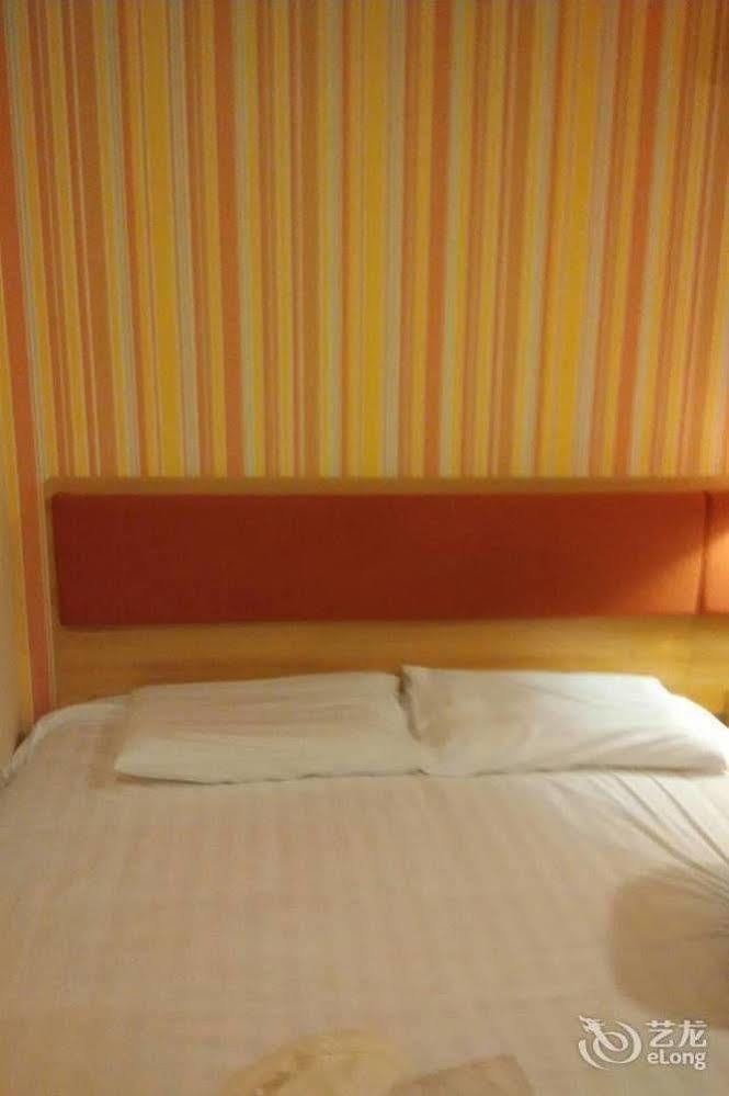 Home Inn Shanghai Century Park Экстерьер фото