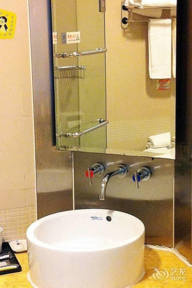 Home Inn Shanghai Century Park Экстерьер фото