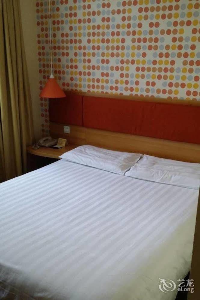Home Inn Shanghai Century Park Экстерьер фото