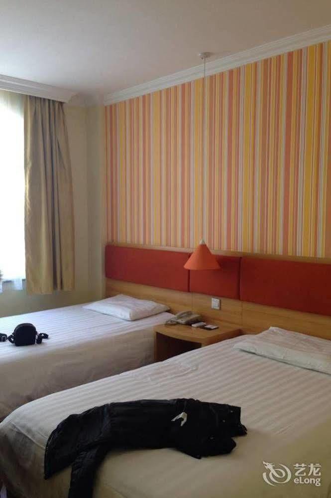 Home Inn Shanghai Century Park Экстерьер фото